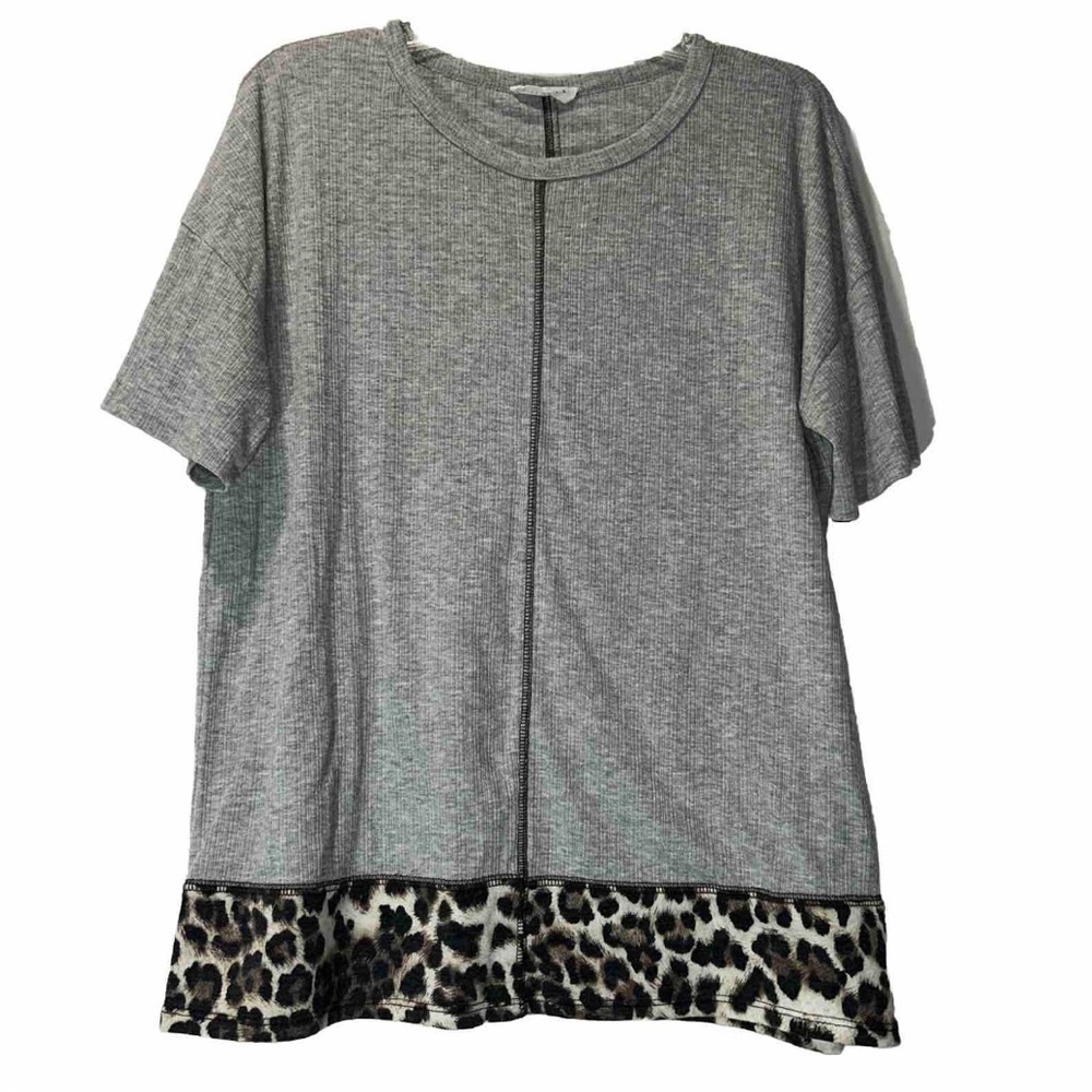 First Love Gray/Animal Print Top Women’s Small